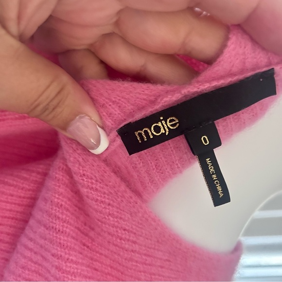 -Maje
Low-Cut Ribbed Cashmere
Sweater pre-owner size 0 - Picture 10 of 13